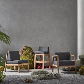 Blinde Design Sit Collection chair with Classic Pot styles a private residential patio, delivering modern outdoor furniture elegance.