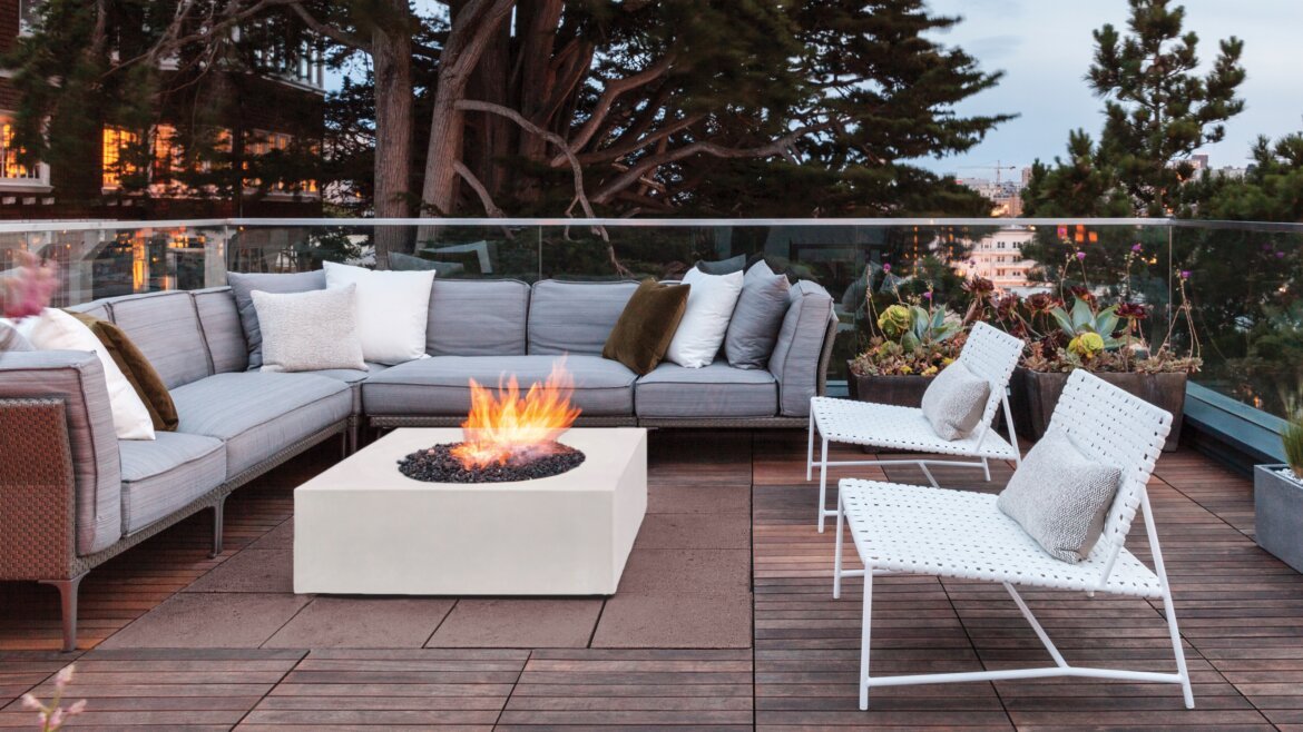Solstice Bone by Brown Jordan Fires at Lombard Residence USA.jpg